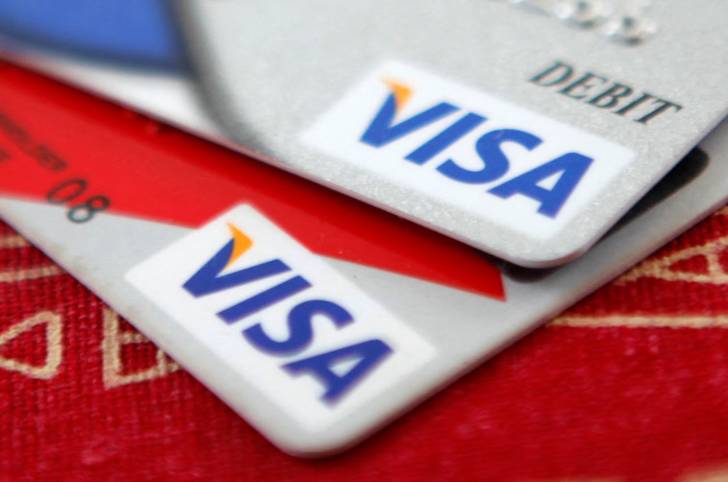 Americans' credit card debt reaches new record high: New York Federal Reserve